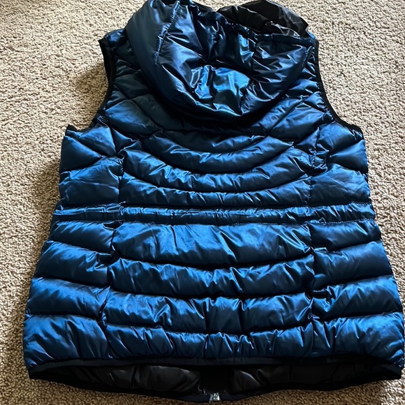 Vest - Picture 5 of 6